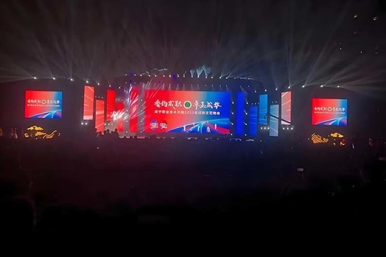 P2.6 실내 임대 LED 디스플레이 초고한 갱신 속도 7680Hz 가벼운 무게 5-7.5kg 무대 및 이벤트용 디자인